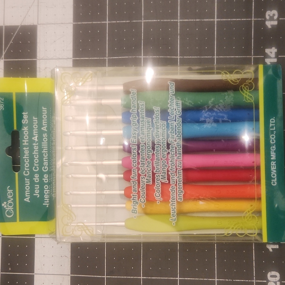 Clover Crochet Hook Set - Multicolor